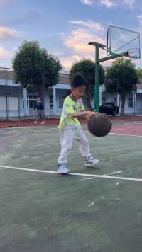 #篮球🏀小子 #阳光小男孩 #童真笑容