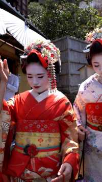 五一旅行偶遇日本芸妓（舞妓），受中华文化影响的日本文化，是不是很特别？ 首席星探  @微审酱  @微管家   