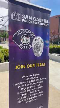 东洛杉机大学 各市警局消防局等摆摊招聘。你，快来应聘。