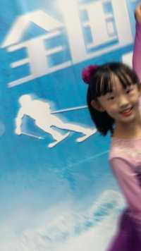 琪琪第一次表演滑和队列滑，享受花滑带给她的快乐和自信，杨教练的花滑女孩们越来越棒了！