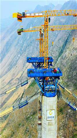 大桥的塔吊现场 恐高的做不了这个行业##航拍 #中国桥梁建设
#花江大桥
