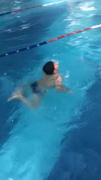 泡在水里🏊🏻的快乐，才是夏天的意义🌈不管会不会游泳，玩水才是目的🎈陪伴孩子的时光都是美好而幸福的💕