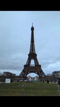 8岁儿子独立出行欧洲。心心念念的法国巴黎到啦
看到了埃菲尔铁塔这一雄伟建筑
感觉太棒啦[玫瑰][庆祝]