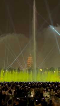 来西安一定记得看一场大雁塔音乐喷泉，太震撼了 #大雁塔音乐喷泉#旅行大玩家