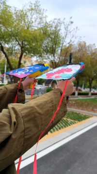 儿童大号滑行风筝，带手持发射器弹力小，公园广场室内都可以玩#滑行风筝 #新奇特玩具 #儿童玩具推荐