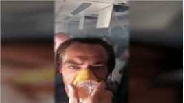 泪目！飞机空中故障突冒浓烟，乘客无助到录遗言
