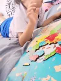 三岁小朋友通过拼图学习中国地图#中国地图拼图 #学习使我快乐