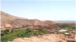 麻扎村是最古老的维吾尔族村落，有近1700年历史。据说村边的墓地埋葬着第一位皈依伊斯兰教的维族人，成为中外穆斯林的圣地。