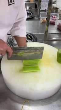 #切菜的刀法与技巧 #这操作都看傻了 萝卜快速切法
