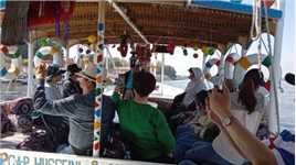 在埃及卢索克，坐在游船上畅游尼罗河。