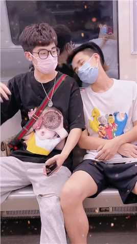 让暴风雨来得更猛烈些吧，反正我是卖伞的！#搞笑视频 