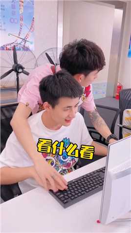 别人都在花前月下，只有我在花下个月钱。#搞笑视频 