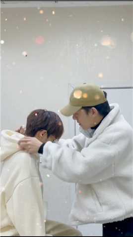 跟我混吧，有我一口饭吃，就有你一个碗刷。#搞笑视频 #男男才是真爱 