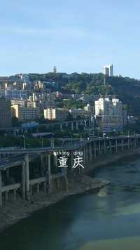 重庆一座环山而建的美丽城市，山水之城，美丽之地。