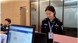 ＃湘潭 警花小姐姐提前上班帮助外籍华人办理驾驶证换证手续，助其当天顺利约考拿证。