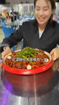 在温县下了班，约上三五好友，吃点小龙虾喝点小酒，聊聊人生真的很惬意！