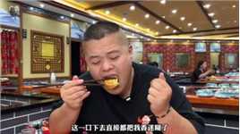 在菏泽也能吃到地方的东北铁锅炖了 炖大鹅，炖小鸡，炖鱼各个都是特色#菏泽美食 #铁锅炖 #黑土风情铁锅炖