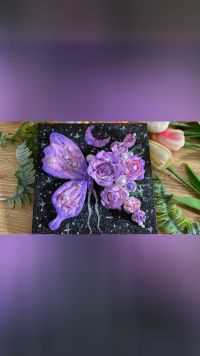 用粘土画一幅画，紫色蝴蝶玫瑰