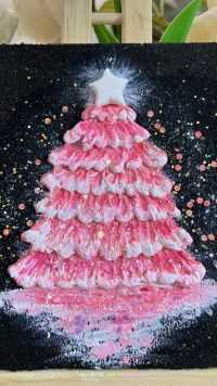 画一幅粉色的圣诞树，立体石英砂肌理画