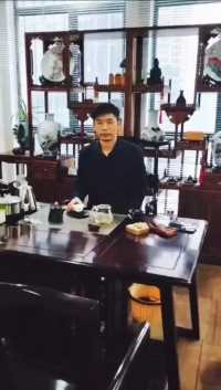 万丈红尘三杯酒，千秋大业一壶茶。