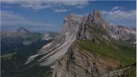 意大利多洛米蒂刀锋山。