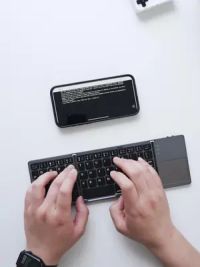 有个这个#蓝牙折叠键盘 ，随时随地都可以变成键盘侠办公#妙控键盘 #折叠键盘 #数码科技 #数码科技