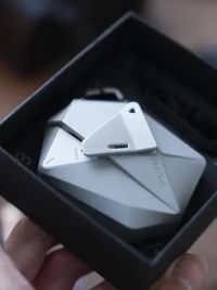 这是Aulumu机能风耳机壳，很有设计感的钻石几何设计，磁吸顶盖，很有质感#耳机壳 #airpods保护套 #时尚单品