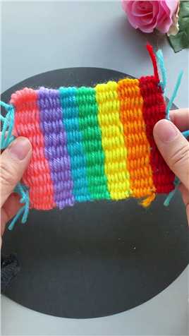 只用一张纸壳，就能做一个彩色织布机！#亲子手工 #创意手工 #手工DIY #手工教程 #亲子手工