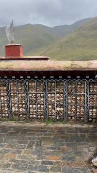一想到我们都会死，就原谅了世间所有的不对#藏文化#西藏#达姆寺骷髅墙