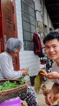 95奶奶看我做的粽子是什么反应？#粽子#端午节#农村生活#乡村生活#传统节日