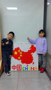 两名小朋友一小时拼出中国地图，祝五一快乐！