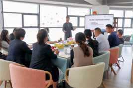 李岩律师受邀为平台产业园企业授课。