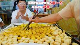 云南大哥做烧烤17年，用玉米粒算账，5毛1个豆腐日卖上千个