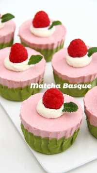 抹茶树莓巴斯克 春日的浪漫 绿色和粉色太有春天的气息了 浓郁清香的巴斯克搭配酸甜的树莓慕斯 真的巨爱！