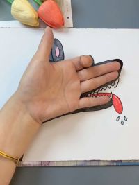 和孩子一起用手掌画大灰狼，简单有趣#手掌画 #一起学画画 #儿童简笔画 #儿童创意绘画