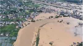 梅州洪灾淹没大片房屋 平远村民：水深一度达两米，局地还没通电
