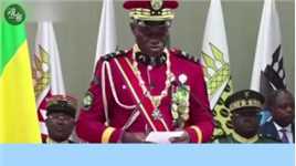 加蓬政变领导人宣布出任临时总统，承诺将推新宪法并还政于民