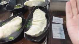 山东鲅鱼饺子，一个饺子二两半，最贵买28一个，手掌大小一个就饱  