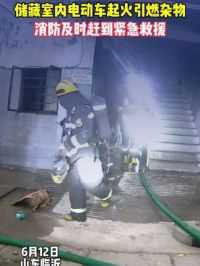 消防员一个操作阻止复燃