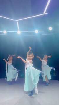 #霍元甲舞蹈  #热爱舞蹈的女孩  #原相机视频      来一个现学现拍💃💃精髓就在如何合理运用卫生纸🧻😂😂😂买的丝带短了 索性卫生纸解决😂😂