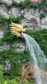 贵州龙里龙吐水，由12吨纯黄铜锻造，每小时吐水约60吨，常年不断，水是从哪来的啊