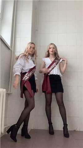 即将高中毕业的两位俄罗斯女孩 #俄罗斯 #俄罗斯美女 #俄罗斯女孩 #俄罗斯旅游 #异国风情 #国外小姐姐 #俄罗斯女孩