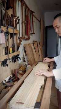 非遗传承，道家古琴制作技艺鹤鸣秋月式木胎试音。