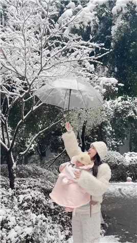 #长沙下雪 啦！#第一次看雪#第一次看雪的萌娃#宝宝玩雪#人类幼崽 