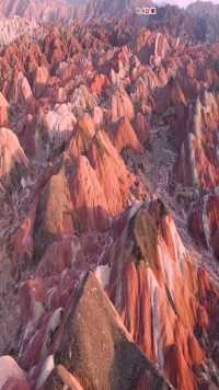 神奇的张掖七彩山奇峰，大自然的鬼斧神工，色彩斑斓像极了一幅彩色油画，到底是怎么形成的！