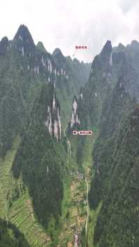 神奇的贵州五峰岭奇峰，大自然的鬼斧神工，公路夹在陡峭山沟里，到底怎么形成的！