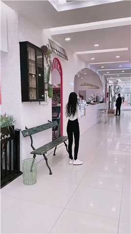 我小姨好像背着我去见网友了！