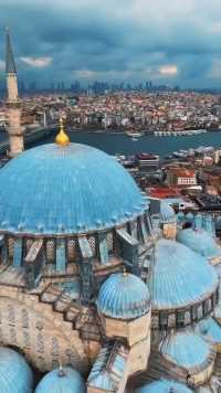 🇹🇷伊斯坦布尔，世界上唯一一座横跨亚欧两个洲，屹立于博斯普鲁斯海峡旁的千年古城;曾经的拜占庭、君士坦丁堡、新罗马