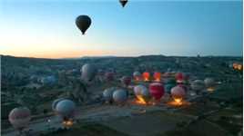 ＃土耳其🇹🇷
 🌅朝阳和你[爱心]
​卡帕多奇亚的热气球🎈
​全球最美D400海滨公路🏖️
费特希耶的地中海高空滑翔伞🪂
每一帧都是热爱📸

​
​