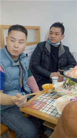 孝昌火锅千万家，唯有特色就是它@土货重庆火锅店#美食探店#火锅 #一起吃火锅 #剧情@湖北薇薇 @悲伤的小超哥 @坤坤 